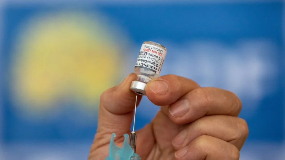 Vacinação bivalente contra covid-19 supera 9 milhões de doses