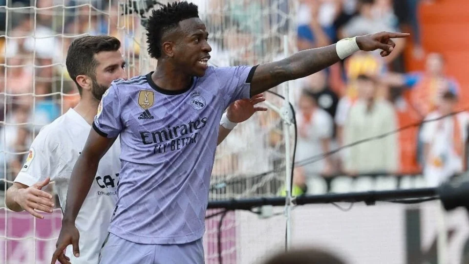 Técnico do Real quer ações enérgicas contra racismo em estádios