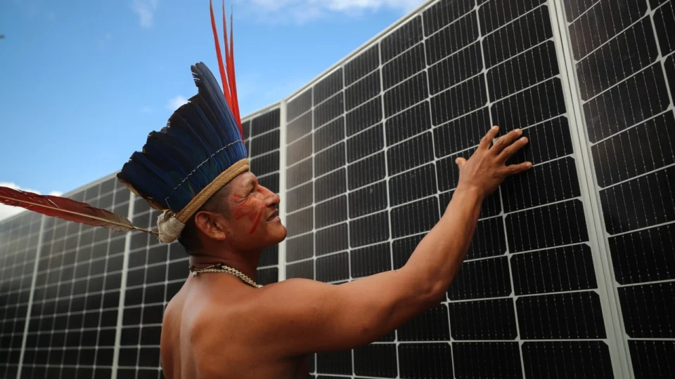 Comunidades indígenas e ribeirinhas festejam recebimento de kits de placas solares para alavancar turismo