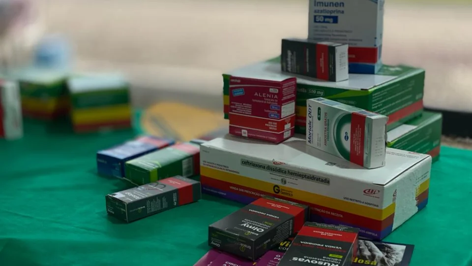 Risco de automedicação: Saúde do Amazonas encerra campanha alertando para cuidados com medicamentos em ação na Ponta Negra