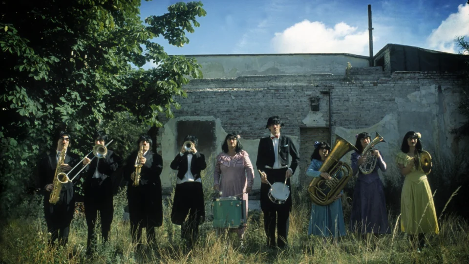 Trupe Ave Lola e Batida estreiam programação internacional no Teatro da Instalação