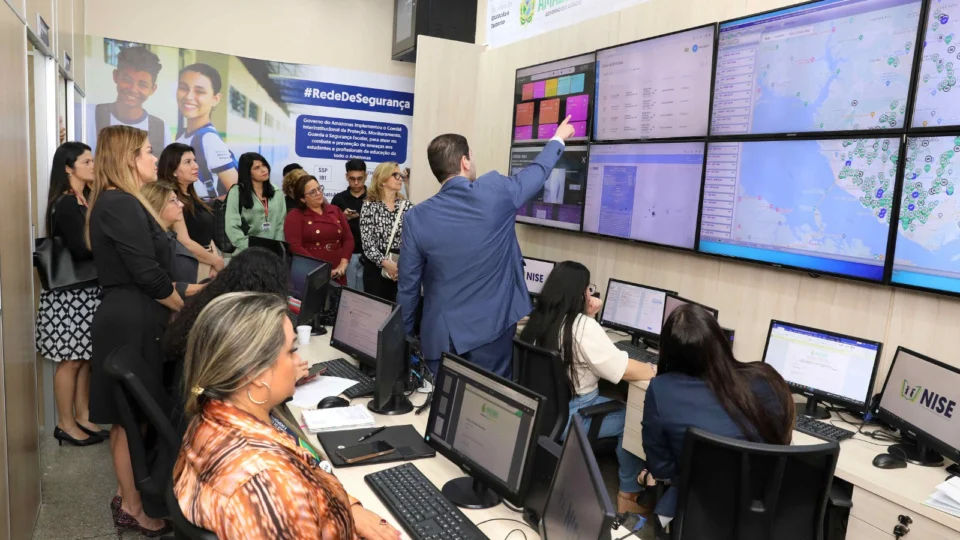 Representantes do Ministério Público do Amazonas visitam sala de monitoramento do Nise