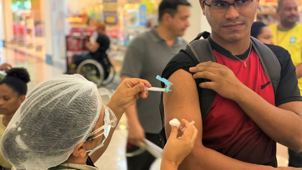 Saúde do Amazonas atualiza painel semanal de Covid-19 e vacinação nesta quarta-feira