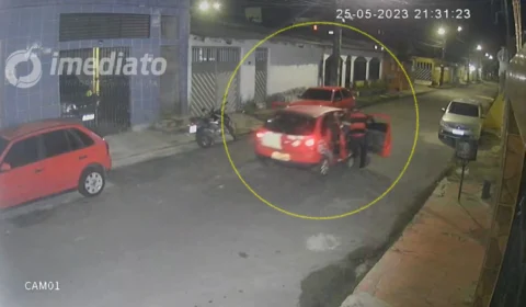 VÍDEO: Após assalto, carro de bandidos entra em pane e é abandonado no bairro Novo Aleixo