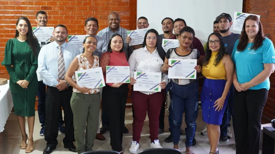 Setemp e Seap realizam entrega de certificados para alunos de cursos profissionalizantes