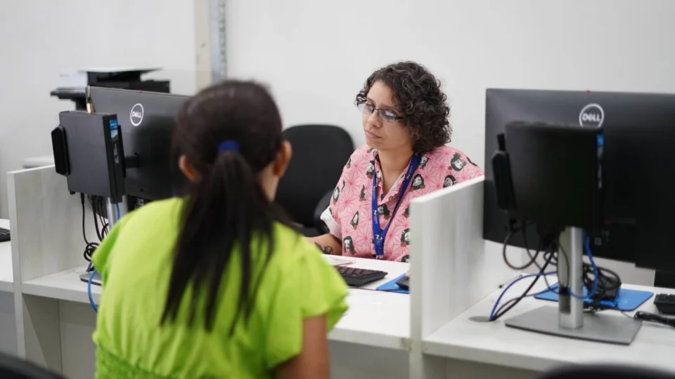 Confira as vagas de emprego disponíveis para esta sexta-feira