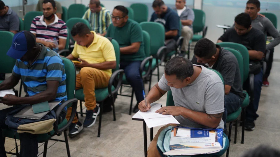 Confira as vagas de emprego disponíveis para esta segunda-feira