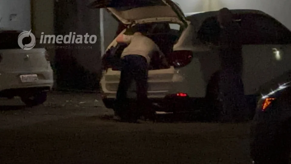 VÍDEO: Polícia Civil atira contra carro BMW supostamente clonado, no Passeio do Mindú