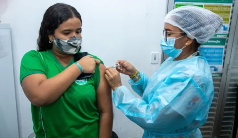 Covid-19: Manaus tem quase 500 mil pessoas aptas a receber vacina bivalente