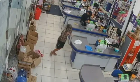 VÍDEO: Assaltantes aterrorizam clientes e funcionários em supermercado na zona norte