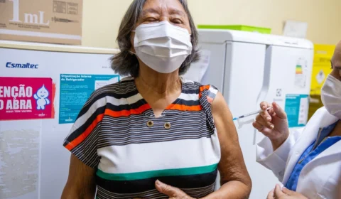 Vacinação contra Covid-19 ocorre em 75 pontos de terça a sexta em Manaus