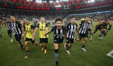 Botafogo volta a liderar o Campeonato Brasileiro após quase dez anos