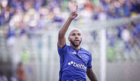 Cruzeiro derrota Santos e emenda três vitórias seguidas no Brasileirão