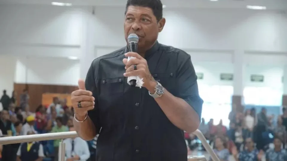 Pastor Valdemiro leva golpe de R$ 800 milhões, perde jato e é despejado