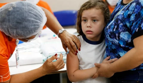 Saúde orienta profissionais e alerta população para vacina contra influenza