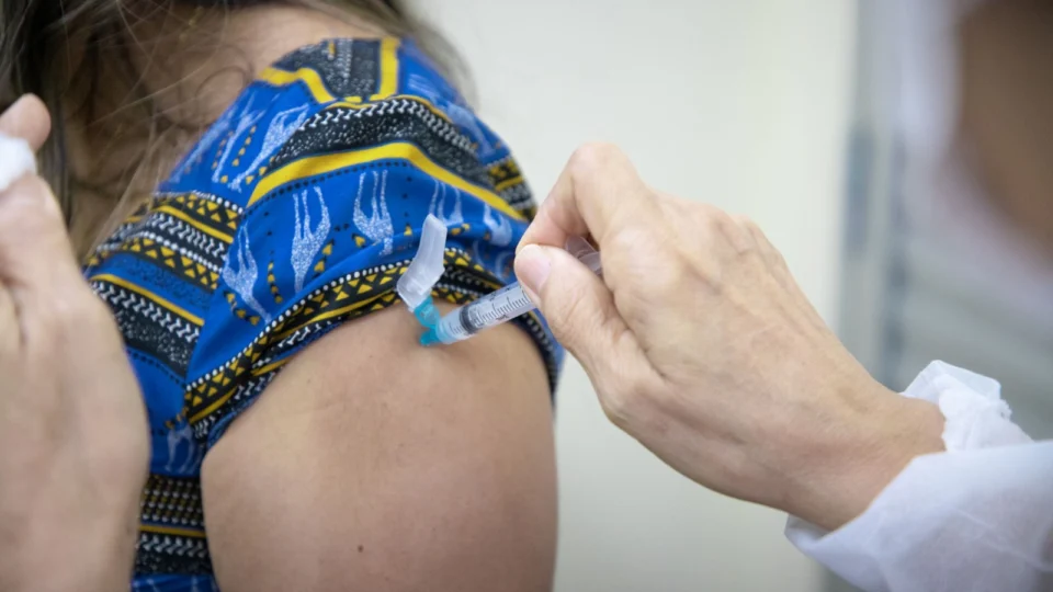 Vacina contra gripe é segura e protege contra casos graves