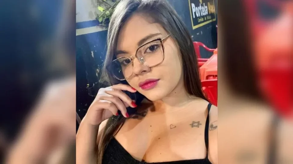 Família procura jovem desaparecida durante visita à casa da mãe