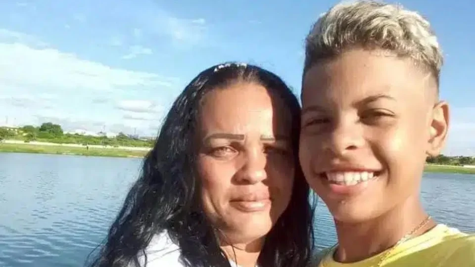Grávida morre e filho desaparece após barco virar