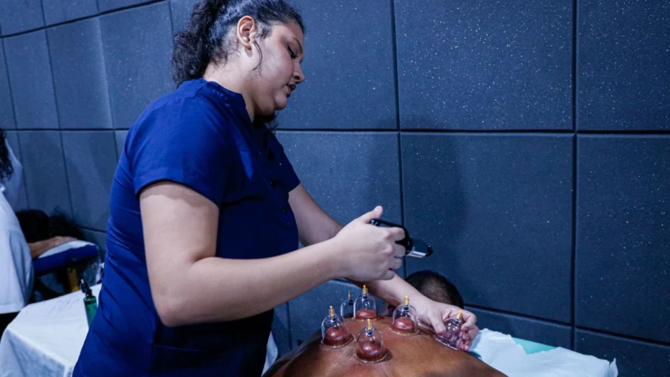 “Love Day” oferece serviços médicos e de beleza gratuitos em Manaus