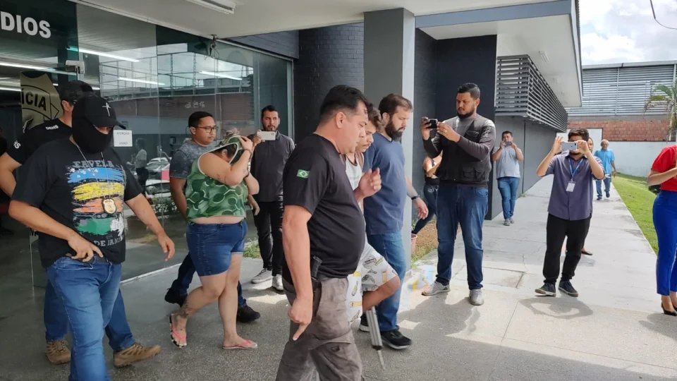 Trio é preso suspeito de envolvimento na morte de mulher no bairro Distrito Industrial