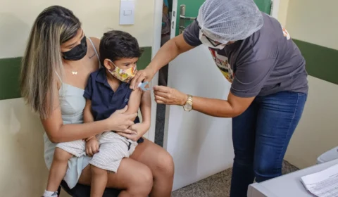 Vacinação contra a Covid-19 pode ser atualizada em 74 unidades nesta semana