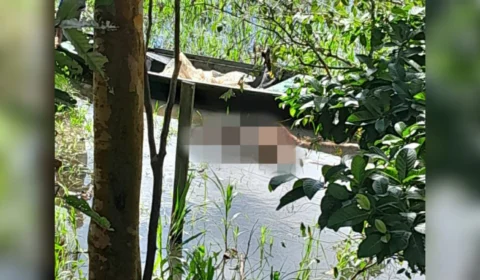 VÍDEO: corpo de homem com perfuração nas costas é encontrado boiando no Careiro da Várzea
