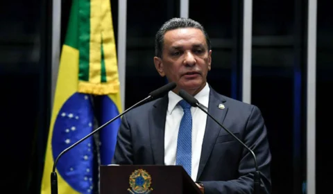 Senador de Roraima Mecias de Jesus protesta contra vinda de Nicolás Maduro ao Brasil