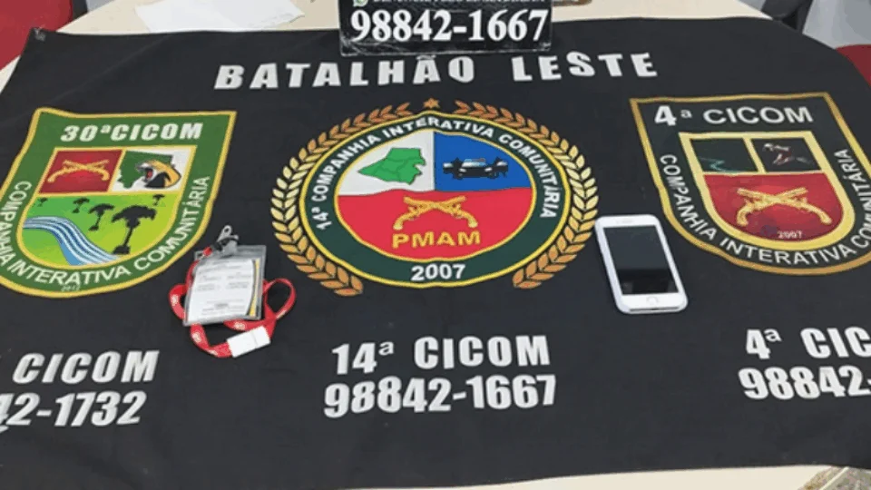 Suspeito é agredido por passageiros e preso após roubo a ônibus em Manaus