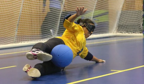 Goalball: seleção feminina estreia com goleada em competição na Suécia