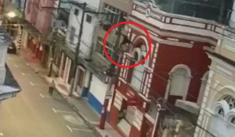 VÍDEO: Homem escala altura impressionante ao furtar botijão de gás no Centro de Manaus