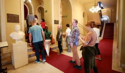 Escritores do projeto “Navegar é preciso” visitam Teatro Amazonas