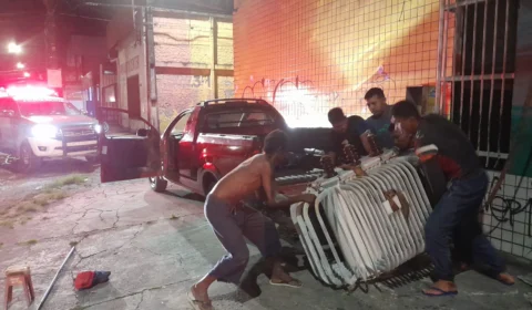 VÍDEO: Grupo é flagrado furtando transformador de energia em Manaus