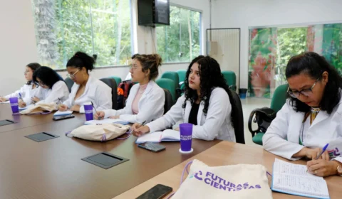 Programa Futuras Cientistas: estudantes e professoras do AM podem se inscrever em projeto