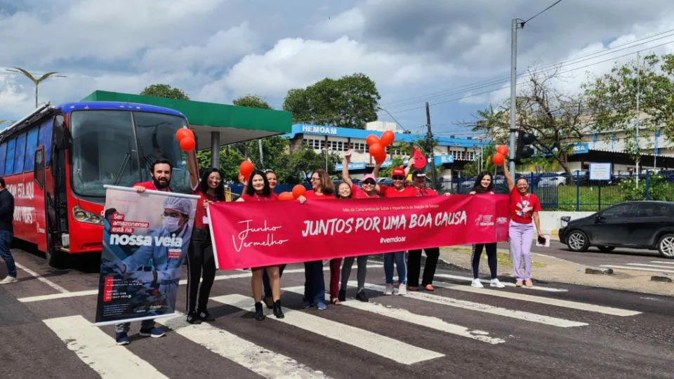 Hemoam realiza blitz educativa sobre a importância da doação de sangue