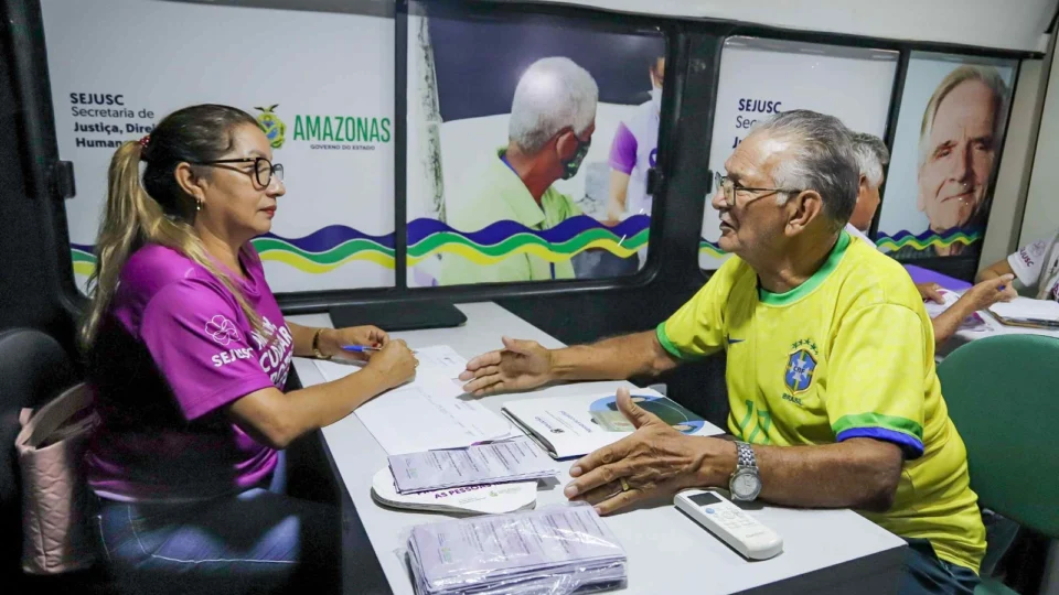 Ônibus do Idoso leva mutirão de serviços ao Centro de Convivência da Aparecida