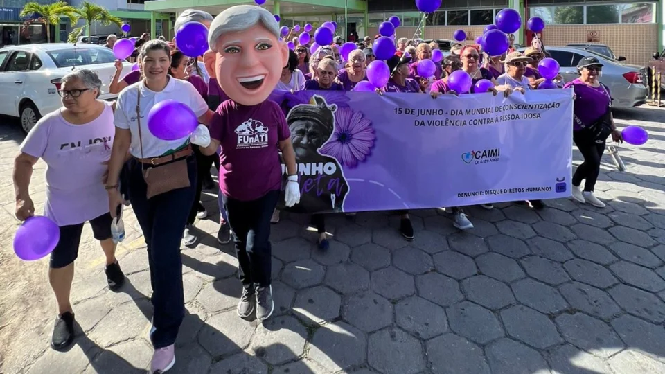 CAIMI Dr. André Araújo realiza caminhada alusiva ao mês de junho violeta