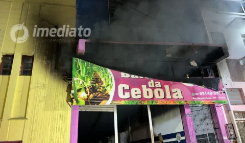 VEJA VÍDEOS: Incêndio atinge estabelecimento no Centro de Manaus