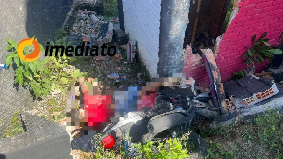 Motociclista morre ao colidir contra estrutura de concreto no bairro Tarumã