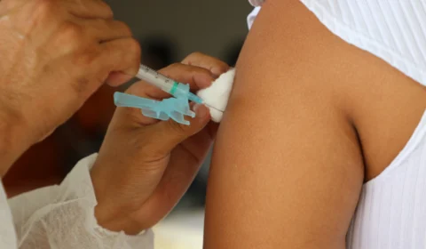 Covid-19: Saúde emite painel semanal e vacinação nesta quarta-feira