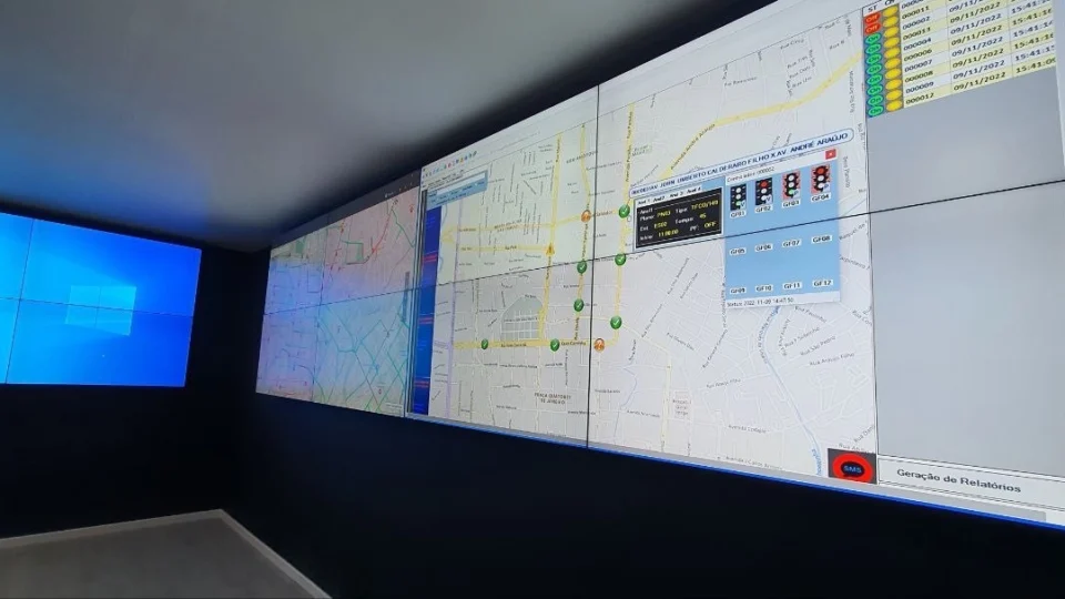 Manaus inicia teste em semáforo que priorizará ônibus atrasados