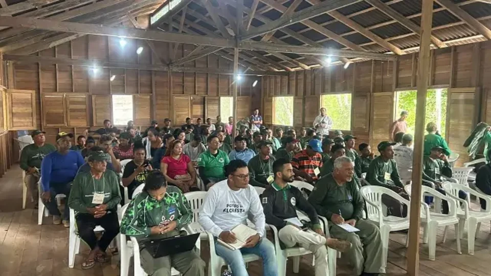 Monitores de tabuleiros de quelônios fazem curso de reciclagem
