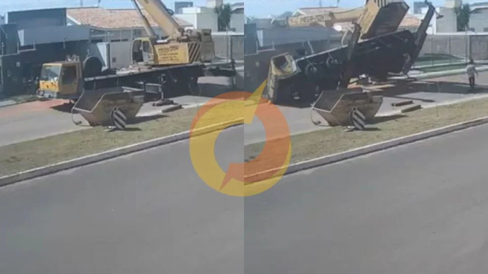 Vídeo: guindaste que içava piscina tomba e destrói casa de luxo