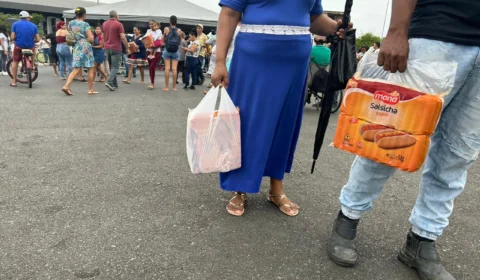 Empresários brasileiros doam toneladas de alimentos após bloqueio de Maduro