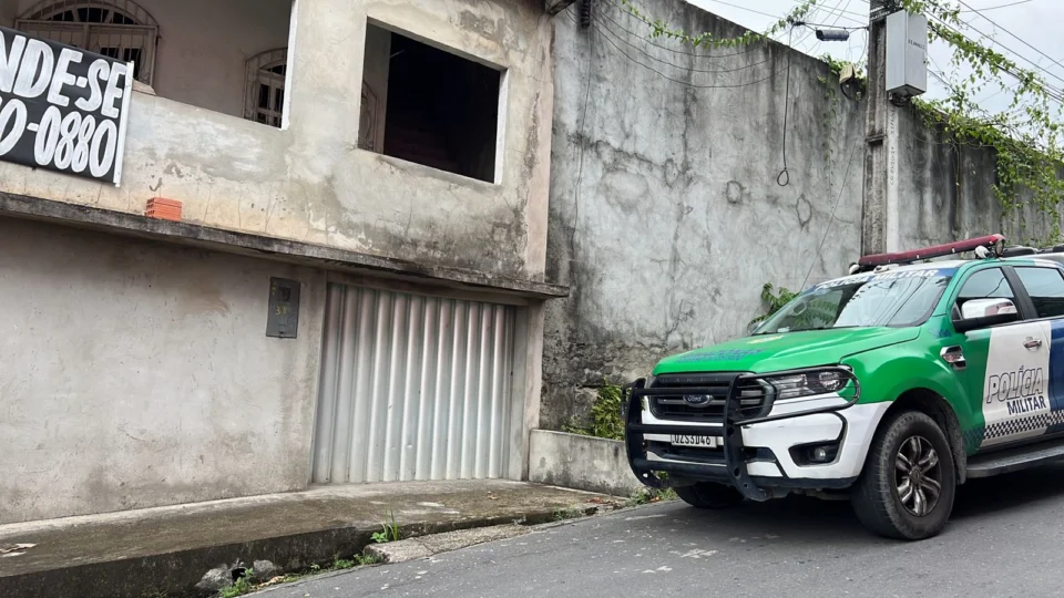 “Fui alimentar os cães”, disse homem que encontrou corpo em laje de casa