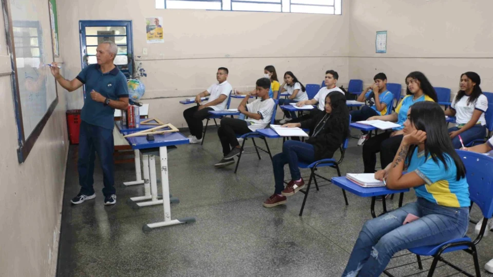 Seduc divulga resultado do edital para contratação de profissionais no AM