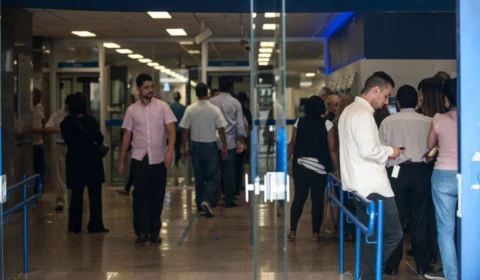 Câmara aprova projeto que pune discriminação de políticos