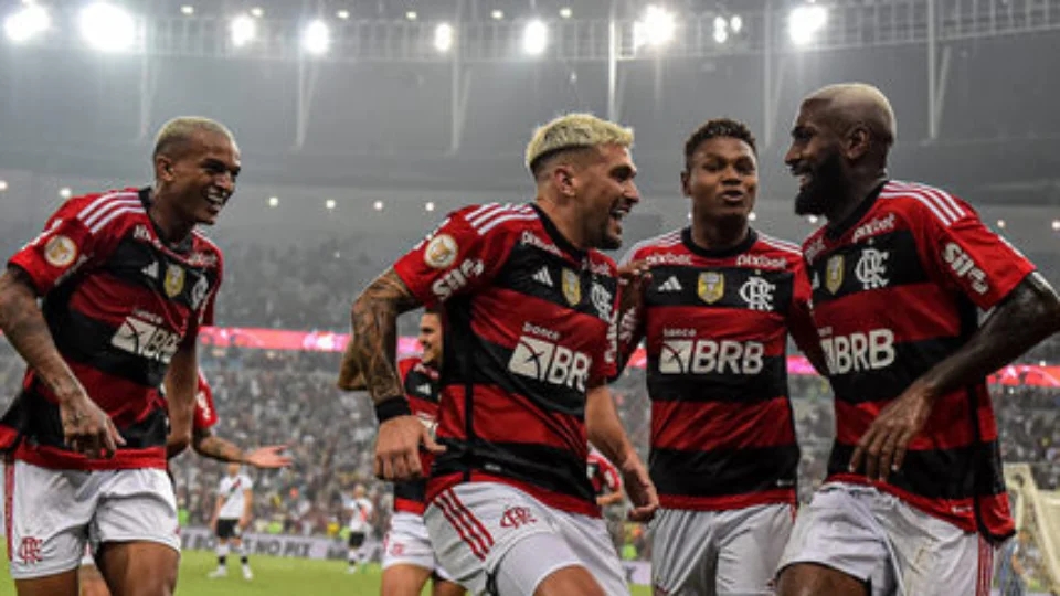 Flamengo supera Vasco por 4×1 no Maracanã