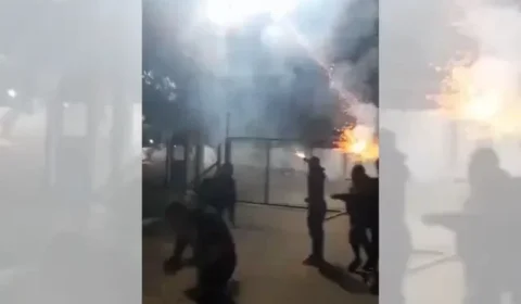 VEJA VÍDEO: Torcedores atiram rojões no CT do Corinthians após eliminação