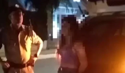 Mulher dirige embriagada, é presa e tenta bater em policiais em Goiás; Veja vídeo