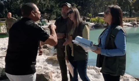 VEJA VÍDEO: pai de Neymar recebe voz de prisão e obra em mansão é interditada